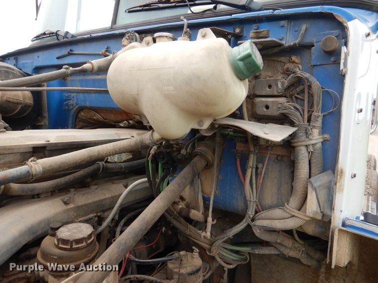 image for item DL8097 1994 White GMC WG  semi truck