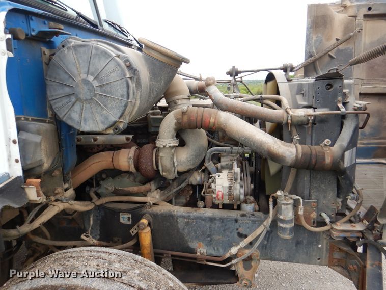 image for item DL8097 1994 White GMC WG  semi truck