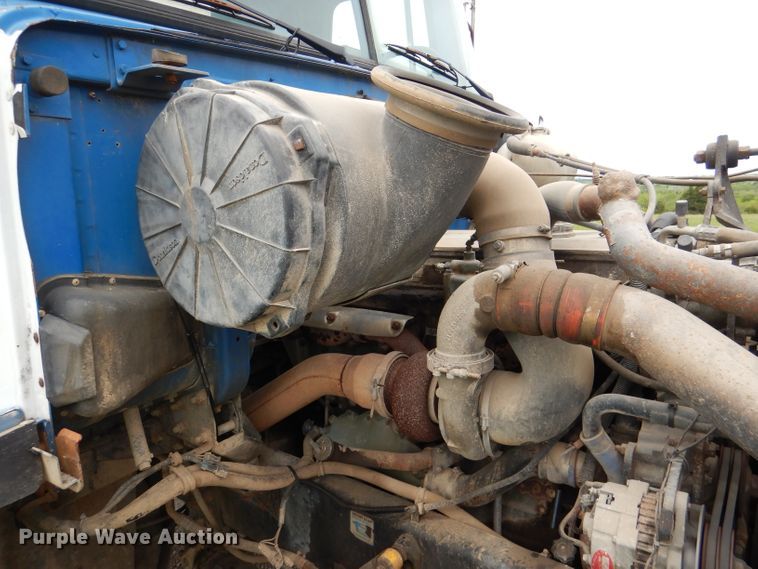 image for item DL8097 1994 White GMC WG  semi truck