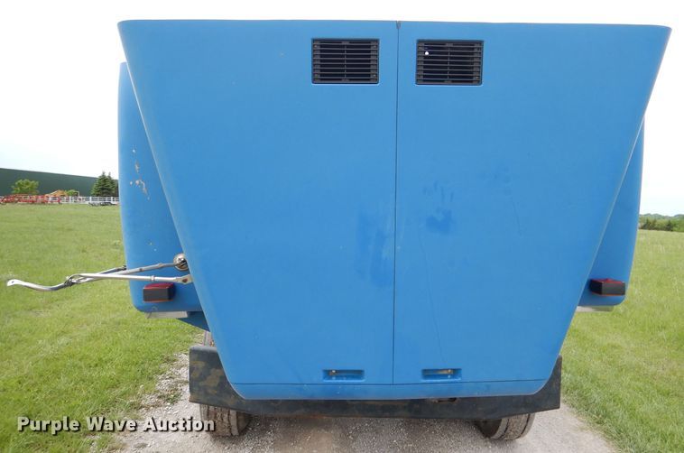 image for item DL8097 1994 White GMC WG  semi truck