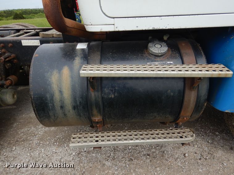 image for item DL8097 1994 White GMC WG  semi truck