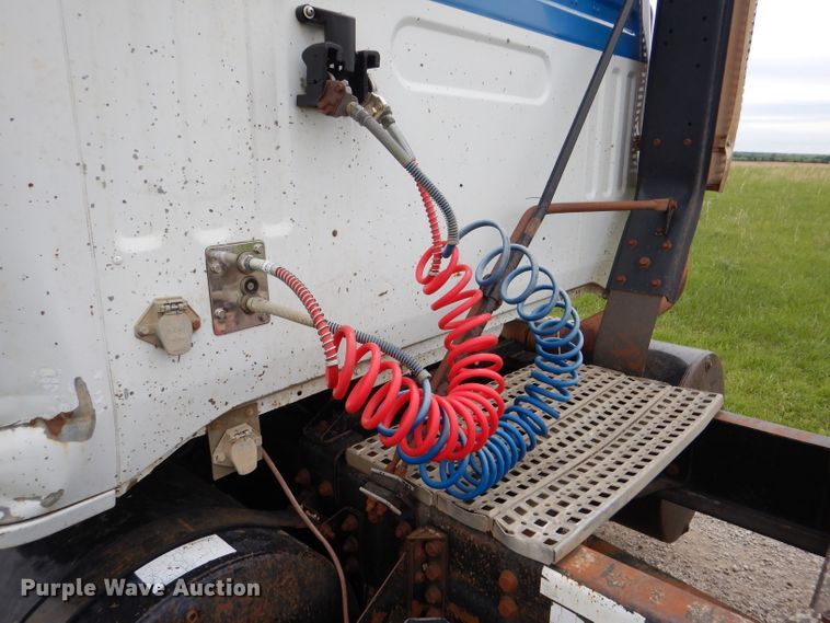 image for item DL8097 1994 White GMC WG  semi truck