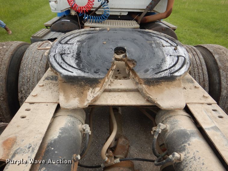 image for item DL8097 1994 White GMC WG  semi truck