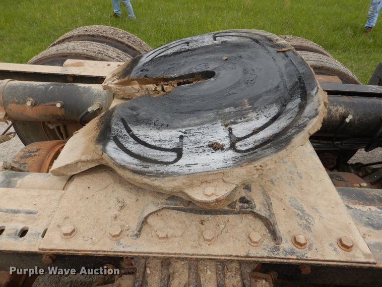 image for item DL8097 1994 White GMC WG  semi truck