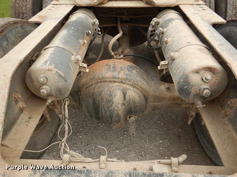 image for item DL8097 1994 White GMC WG  semi truck