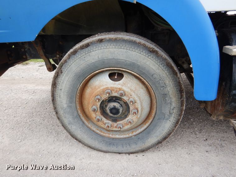 image for item DL8097 1994 White GMC WG  semi truck