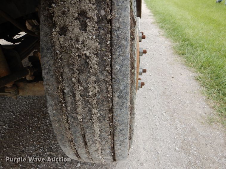 image for item DL8097 1994 White GMC WG  semi truck