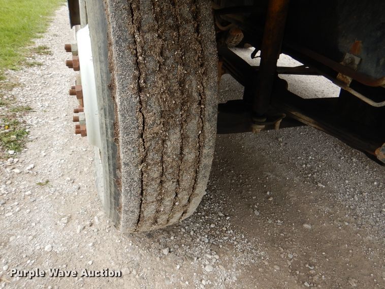 image for item DL8097 1994 White GMC WG  semi truck