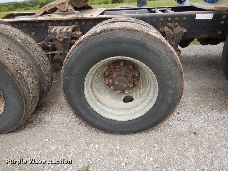 image for item DL8097 1994 White GMC WG  semi truck