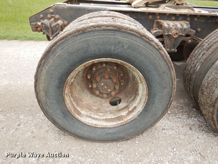 image for item DL8097 1994 White GMC WG  semi truck