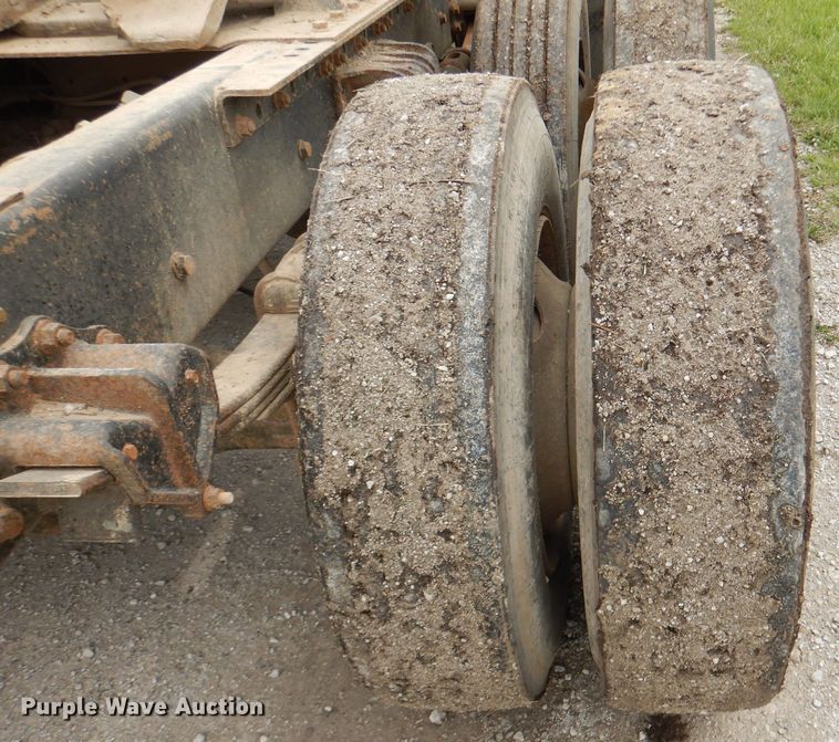 image for item DL8097 1994 White GMC WG  semi truck