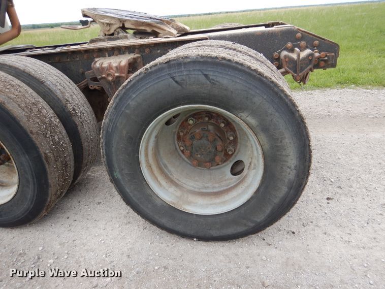 image for item DL8097 1994 White GMC WG  semi truck