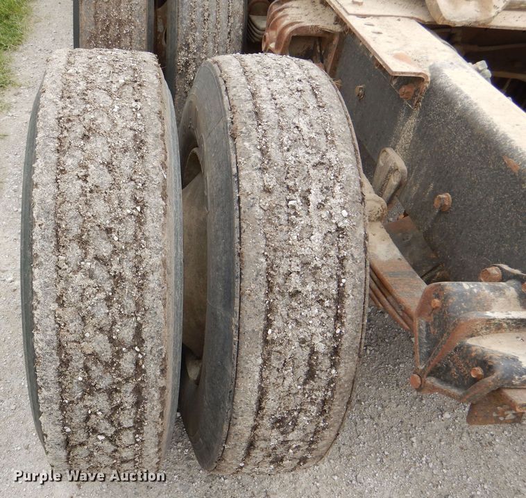 image for item DL8097 1994 White GMC WG  semi truck