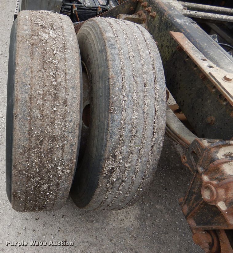 image for item DL8097 1994 White GMC WG  semi truck