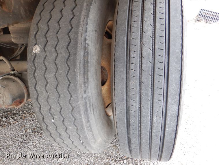 image for item DL8116 2000 Wabash  dry van trailer