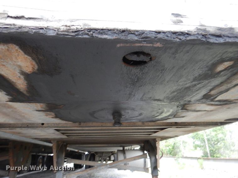 image for item DL8166 2001 Utility VS2RX  refrigerated van trailer