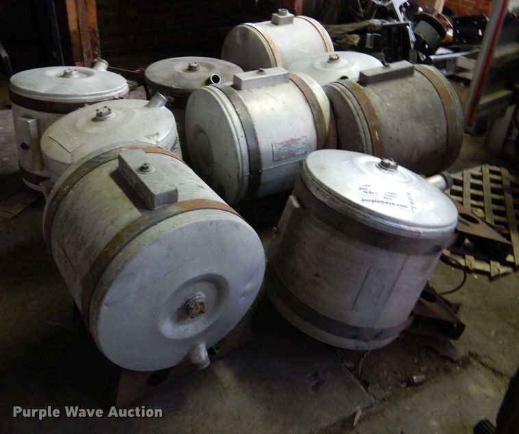 image for item DL8170 (10) aluminum fuel tanks