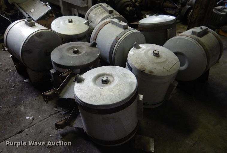 image for item DL8170 (10) aluminum fuel tanks