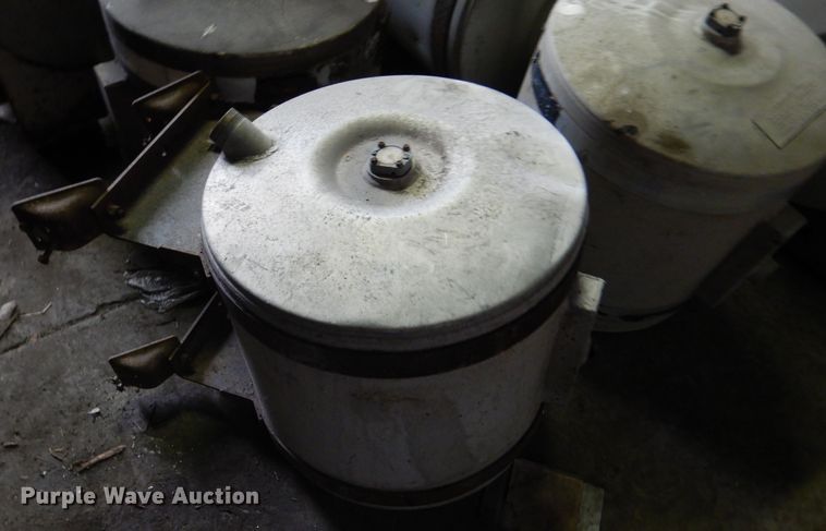 image for item DL8170 (10) aluminum fuel tanks