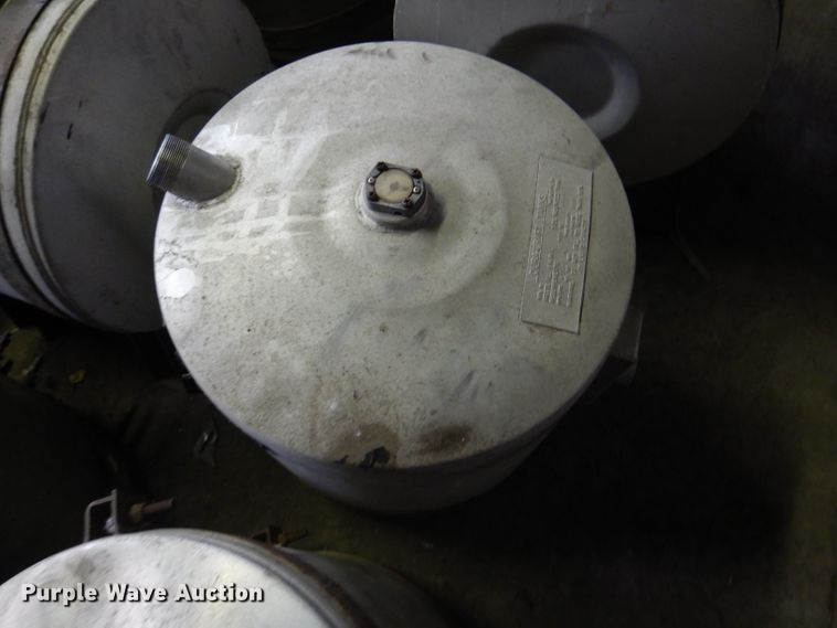 image for item DL8170 (10) aluminum fuel tanks