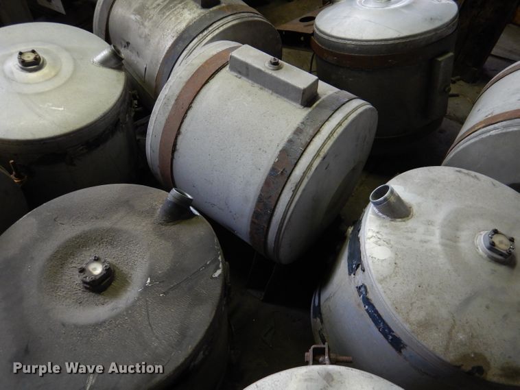 image for item DL8170 (10) aluminum fuel tanks