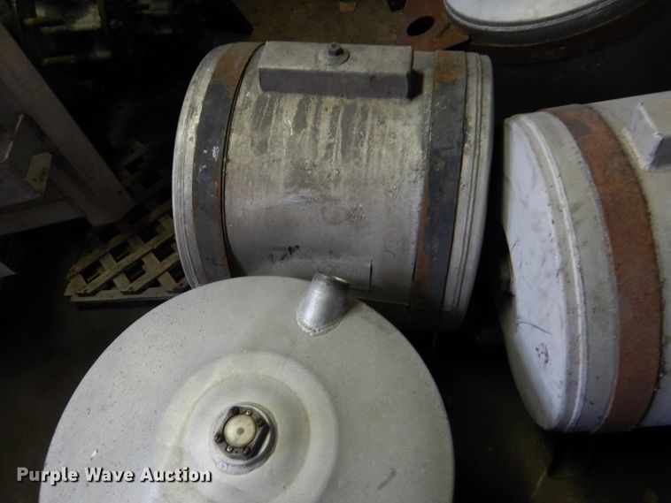 image for item DL8170 (10) aluminum fuel tanks