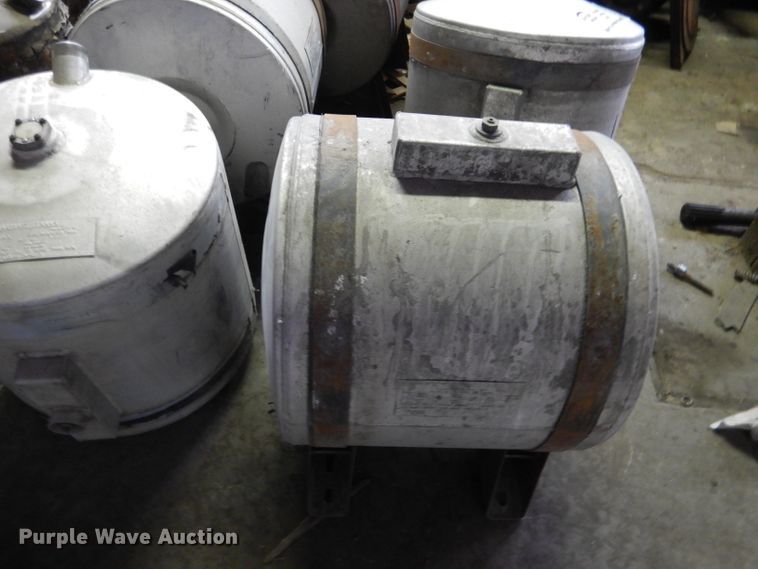 image for item DL8170 (10) aluminum fuel tanks