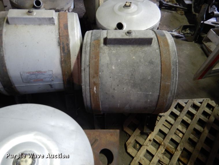 image for item DL8170 (10) aluminum fuel tanks