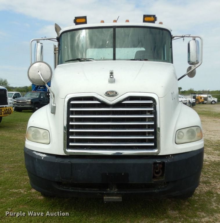 image for item DM2953 2006 Mack CXN612  truck cab and chassis