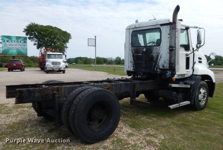 image for item DM2953 2006 Mack CXN612  truck cab and chassis