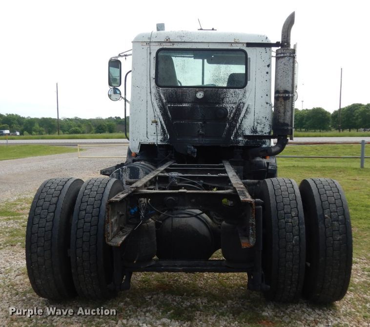 image for item DM2953 2006 Mack CXN612  truck cab and chassis