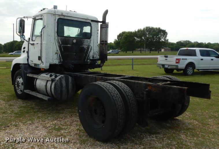 image for item DM2953 2006 Mack CXN612  truck cab and chassis