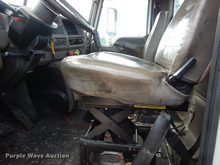 image for item DM2953 2006 Mack CXN612  truck cab and chassis