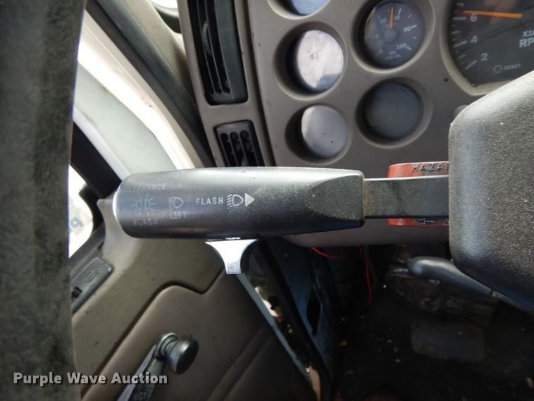 image for item DM2953 2006 Mack CXN612  truck cab and chassis