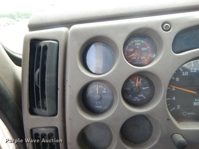 image for item DM2953 2006 Mack CXN612  truck cab and chassis