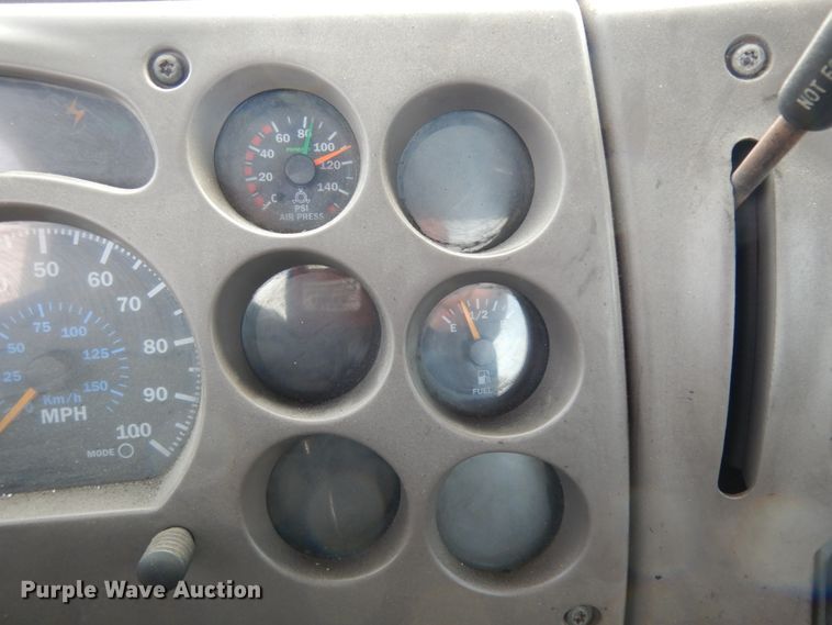 image for item DM2953 2006 Mack CXN612  truck cab and chassis