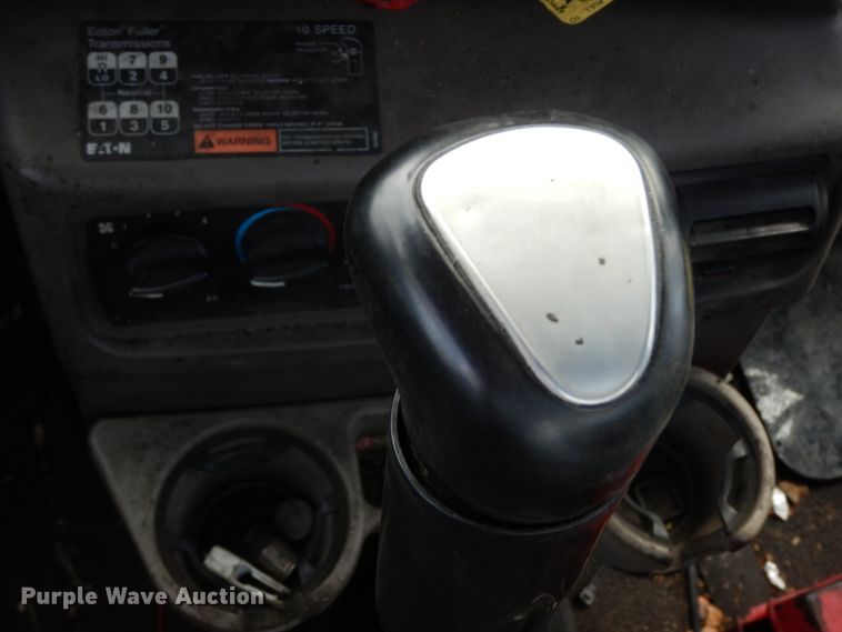 image for item DM2953 2006 Mack CXN612  truck cab and chassis