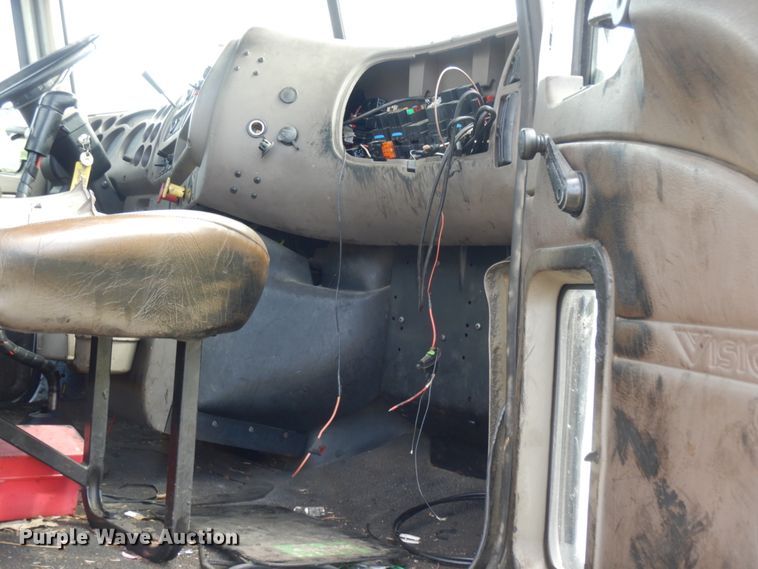 image for item DM2953 2006 Mack CXN612  truck cab and chassis