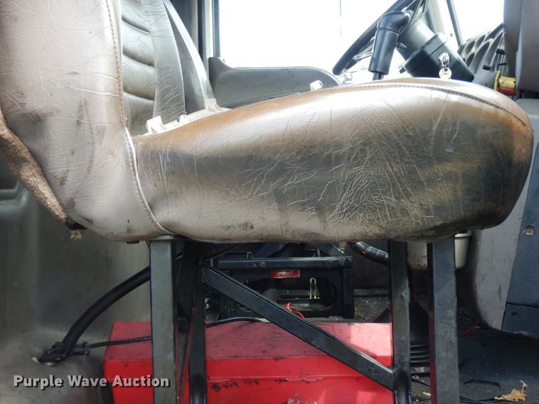 image for item DM2953 2006 Mack CXN612  truck cab and chassis