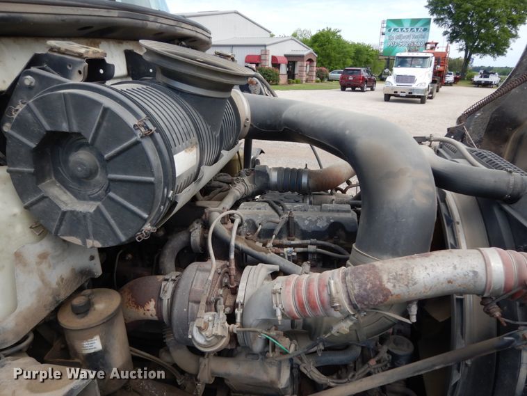 image for item DM2953 2006 Mack CXN612  truck cab and chassis