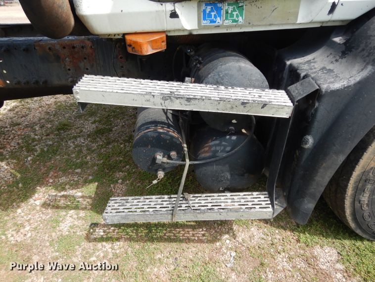 image for item DM2953 2006 Mack CXN612  truck cab and chassis