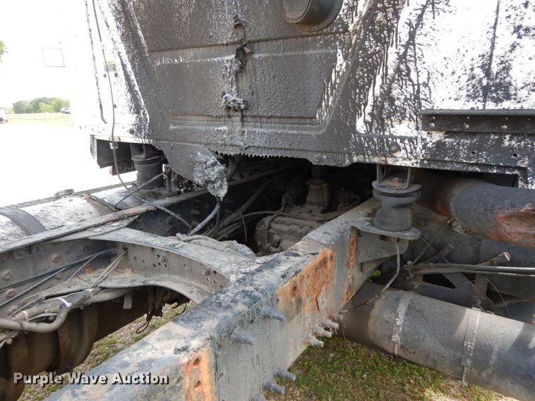 image for item DM2953 2006 Mack CXN612  truck cab and chassis