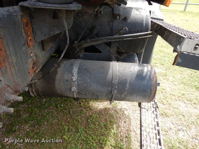 image for item DM2953 2006 Mack CXN612  truck cab and chassis