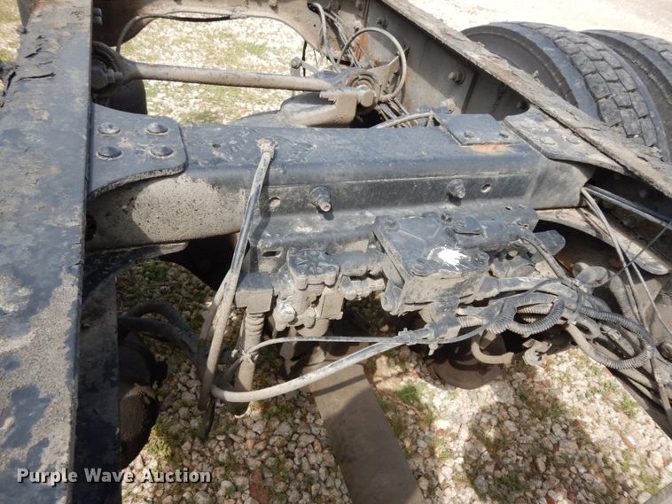 image for item DM2953 2006 Mack CXN612  truck cab and chassis