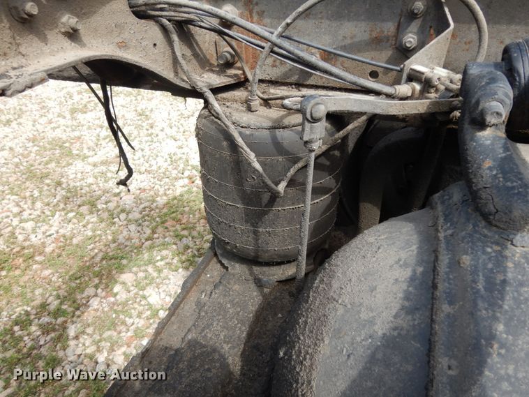 image for item DM2953 2006 Mack CXN612  truck cab and chassis