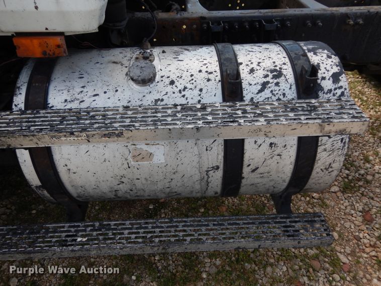 image for item DM2953 2006 Mack CXN612  truck cab and chassis