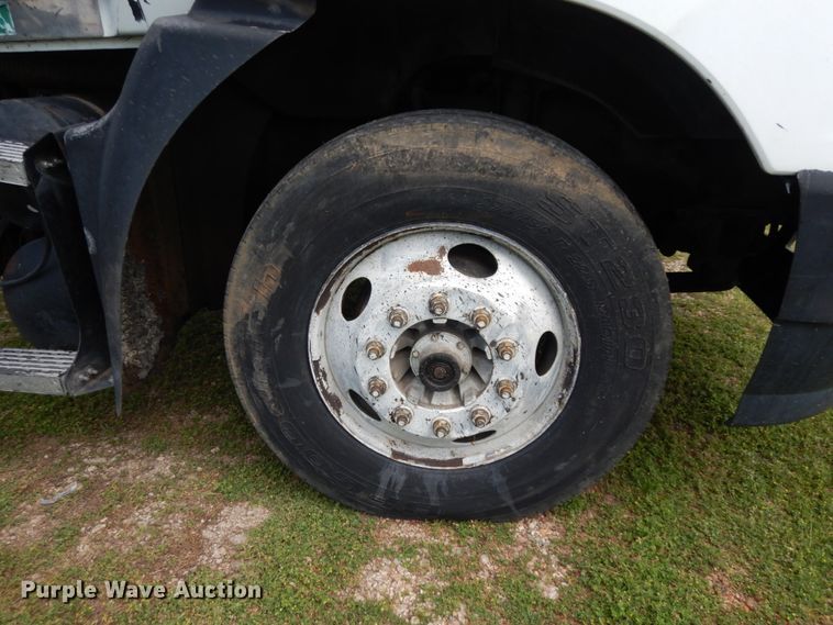 image for item DM2953 2006 Mack CXN612  truck cab and chassis