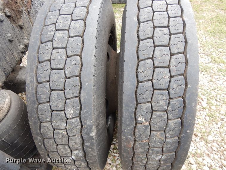 image for item DM2953 2006 Mack CXN612  truck cab and chassis