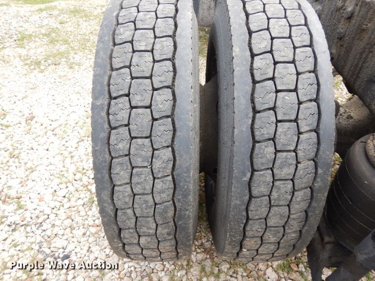 image for item DM2953 2006 Mack CXN612  truck cab and chassis