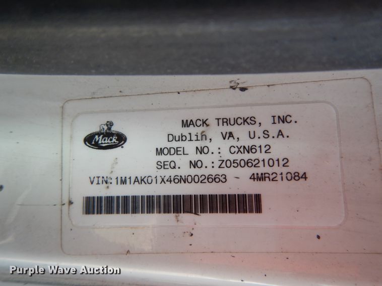 image for item DM2953 2006 Mack CXN612  truck cab and chassis